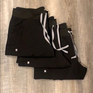 Women’s Figs Black Kade Scub Pants (three pairs)